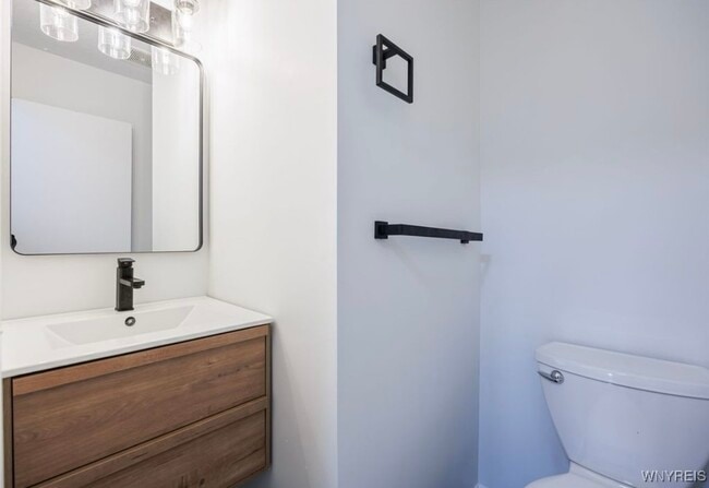 Building Photo - 76 Alverstone Way