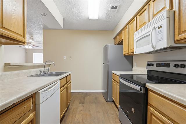 Building Photo - 3416 Colonial Dr