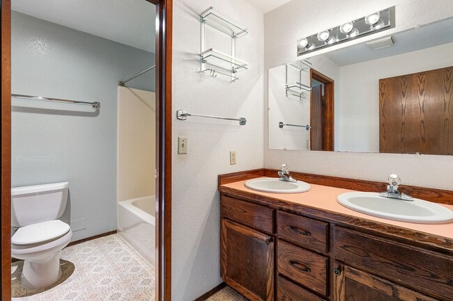 Foto del edificio - 197 Bay Lyn Dr