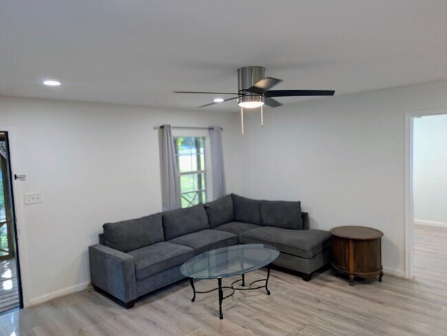 Foto del edificio - 10801 W Lakeview Dr
