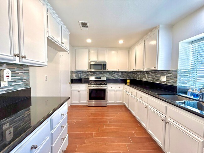 Building Photo - Two Story Four Bedroom home for lease in Jurupa Valley $3,450