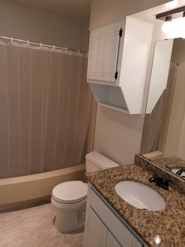 Bath - 9023 N Rockwell Dr