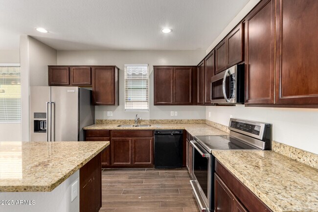 Foto del edificio - 2934 S 104th Ln