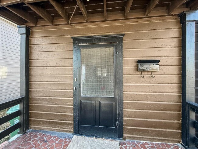 Building Photo - 109 Vine St SW