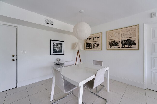 Foto del edificio - 255 Galen Dr
