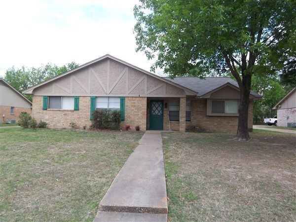 Primary Photo - 513 Dominik Dr