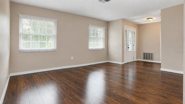 Foto del edificio - 2469 Lackland Ave