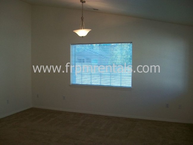 Building Photo - 3116 N Esquire Dr