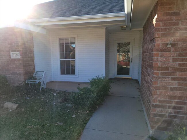 Building Photo - 1518 Newcastle Dr