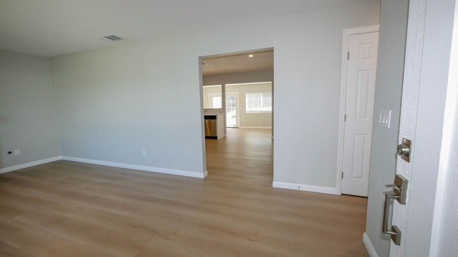 Building Photo - Fully Upgraded Mira Mesa Home with Garage ...