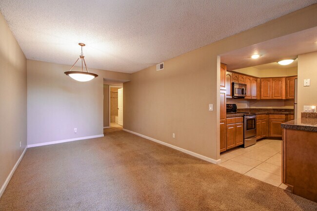 Building Photo - 6445 N Tierra De Las Catalinas