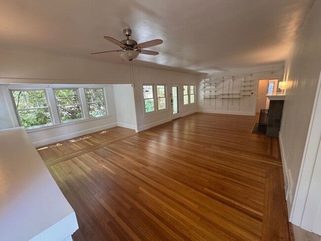 Building Photo - Large two bedroom home in Colonial Heights