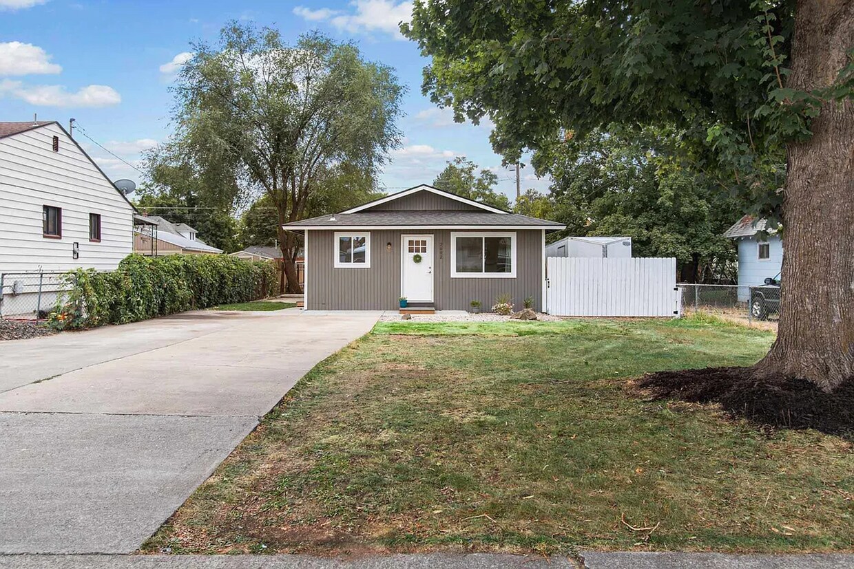 Foto principal - Modern 3-Bedroom, 2-Bathroom Home