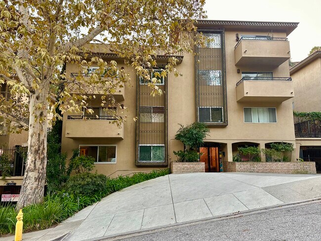 Building Photo - 6752 Hillpark Dr