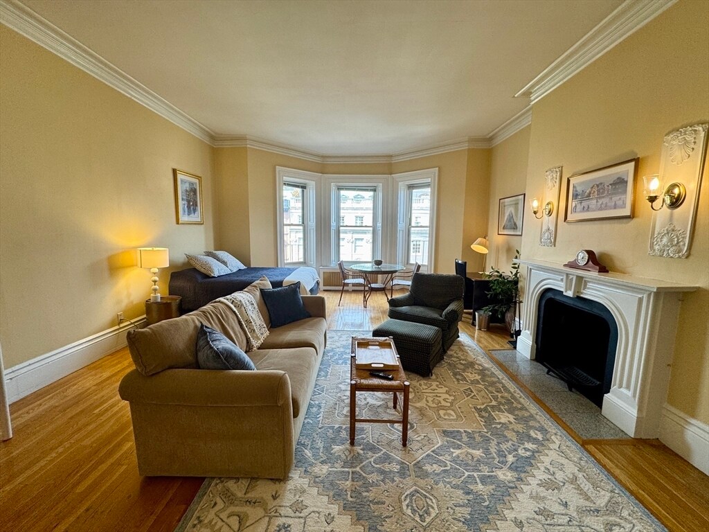 Primary Photo - 169 Beacon St