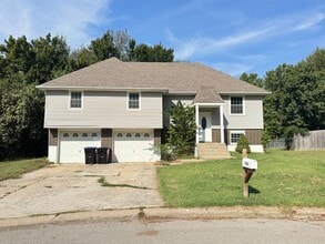 Building Photo - 936 Ridge Dr