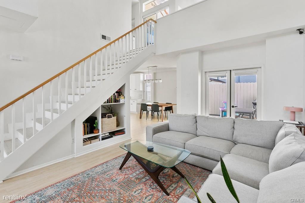 2 br, 3 bath Condo 2575 Elden Ave 2 Condo for Rent in Costa Mesa