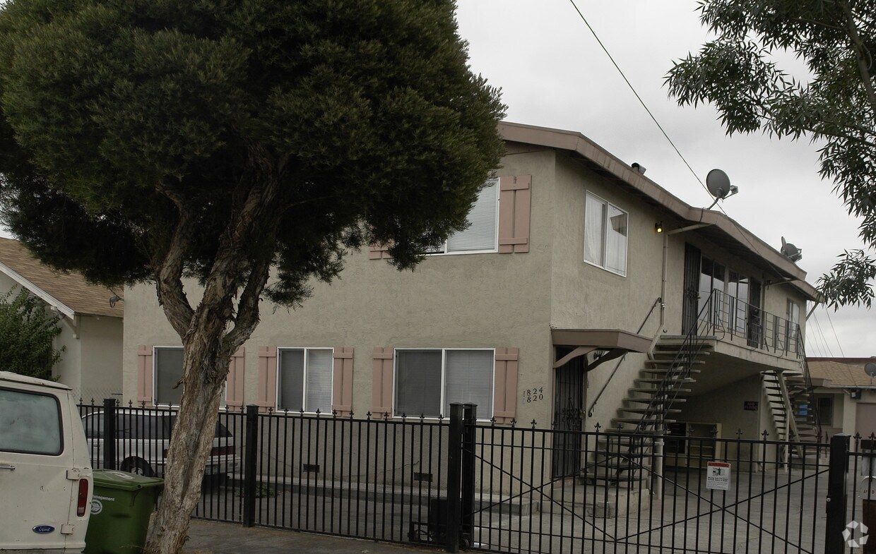 Foto del edificio - 1820-1824 96th Ave