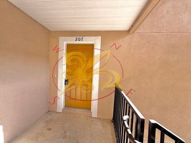 Building Photo - Manotak Oaks - 3/2 Upstairs Condo