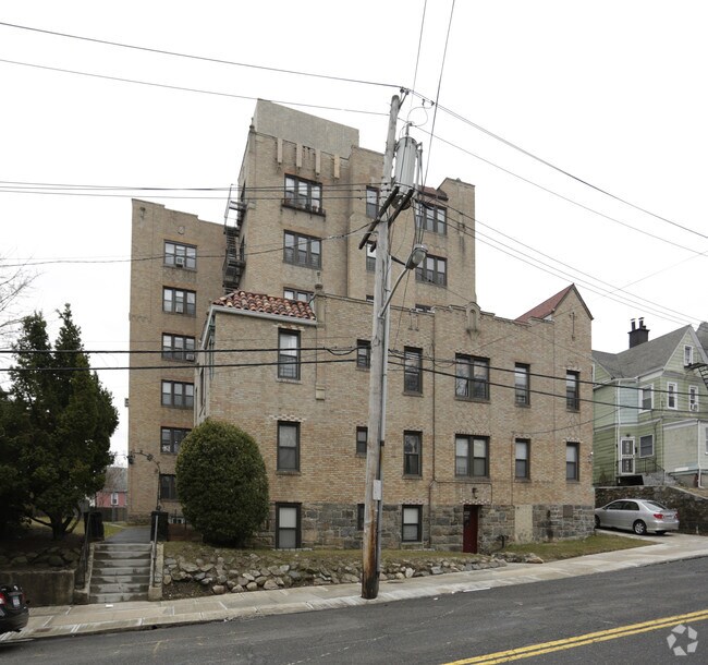 Building Photo - 145 Franklin Ave