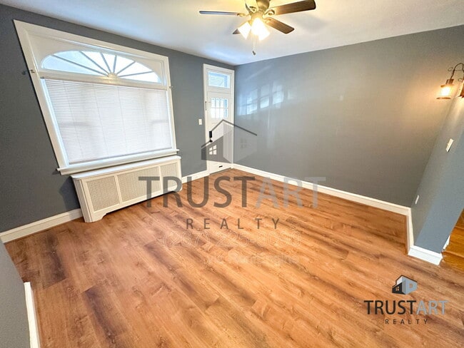 Building Photo - 437 Markle St