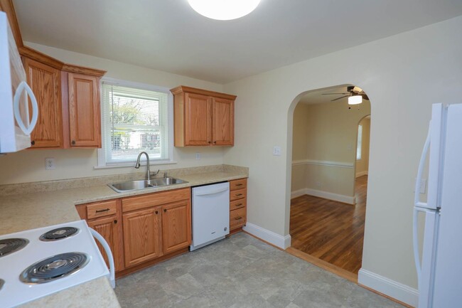 Building Photo - Available Now! - Recently Renovated 3 BED ...