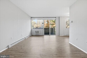 Building Photo - 3245 Rio Dr