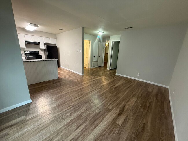 Foto del edificio - 2916 Bernice Dr