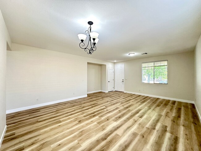 Building Photo - Granite Peaks At Summerlin