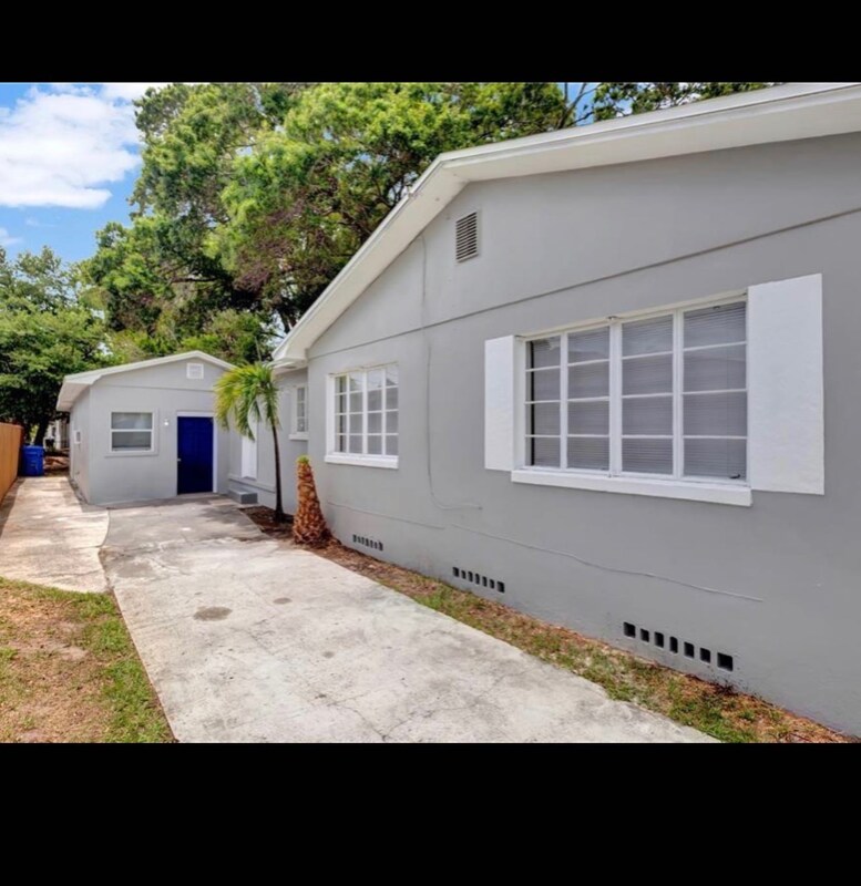 Building Photo - 925 17th St S