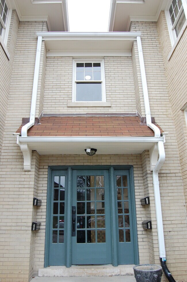 Building Photo - 313 Park Dr