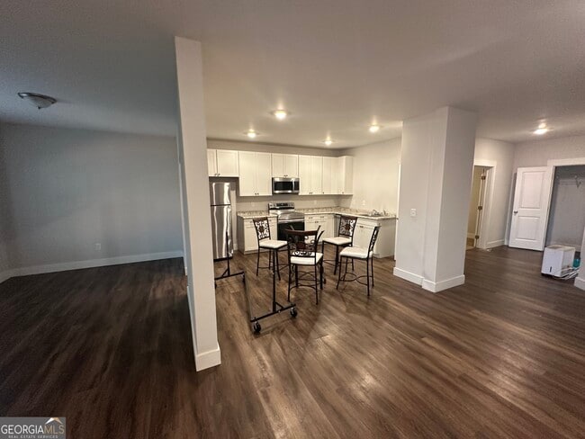 Foto del edificio - 370 Crestbrook Ln