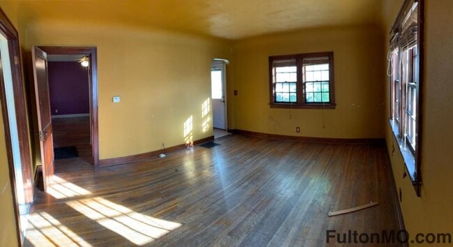 Building Photo - 213 East 6th Street