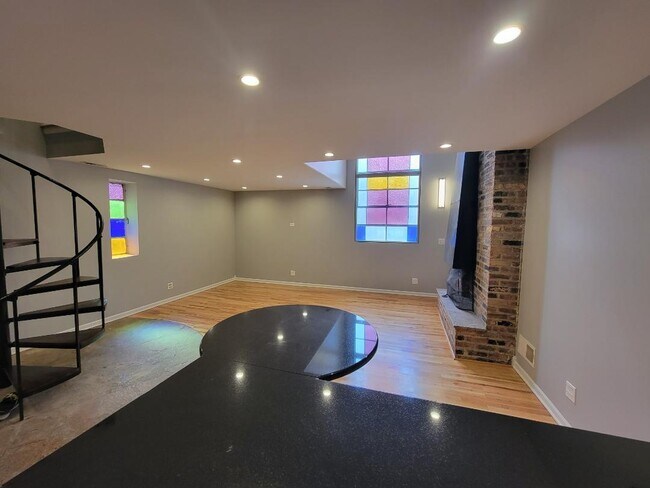 Foto del edificio - 160 W Burton Pl