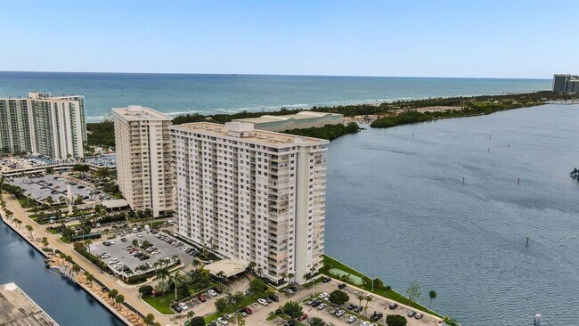 Foto del edificio - 500 Bayview Dr