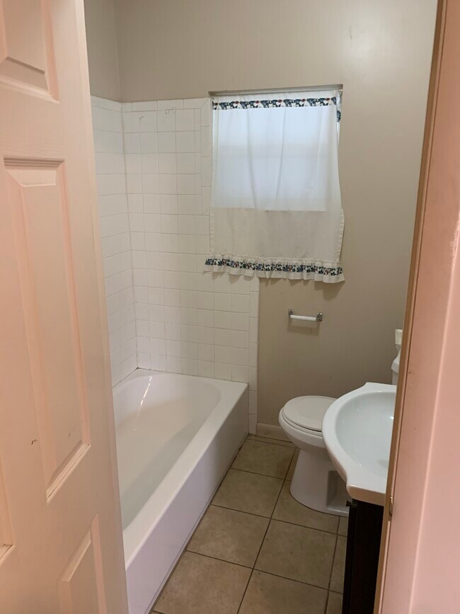 Foto del edificio - One-Bedroom Apartment in Tooele!