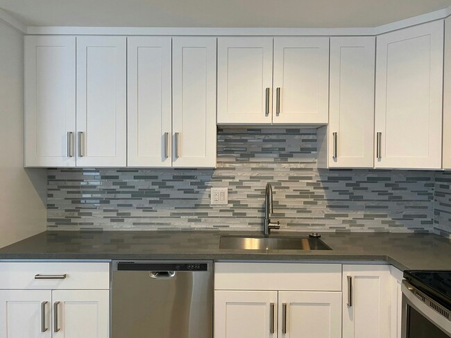 Building Photo - 7132 47th Ave SW