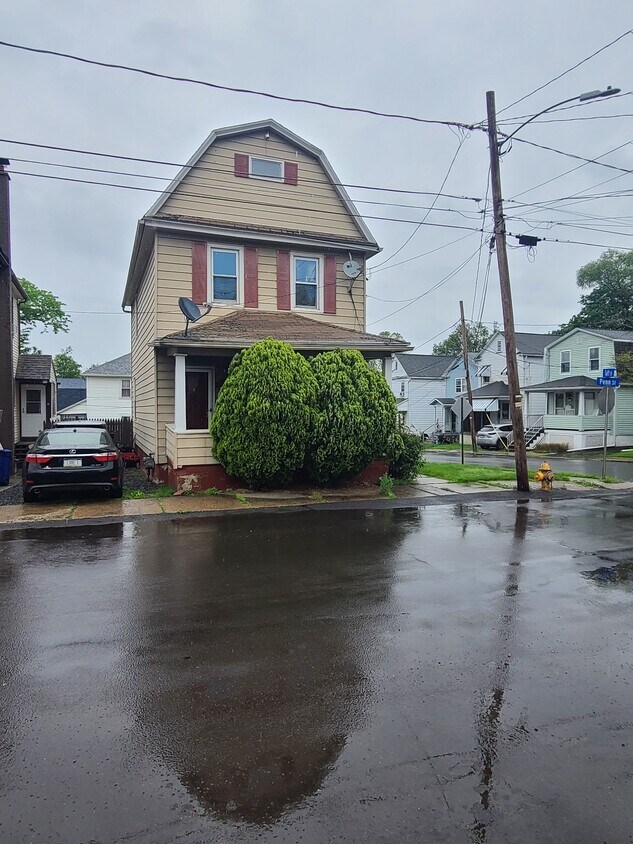 236 Taft St, Hanover Township, PA 18706 House Rental in Hanover