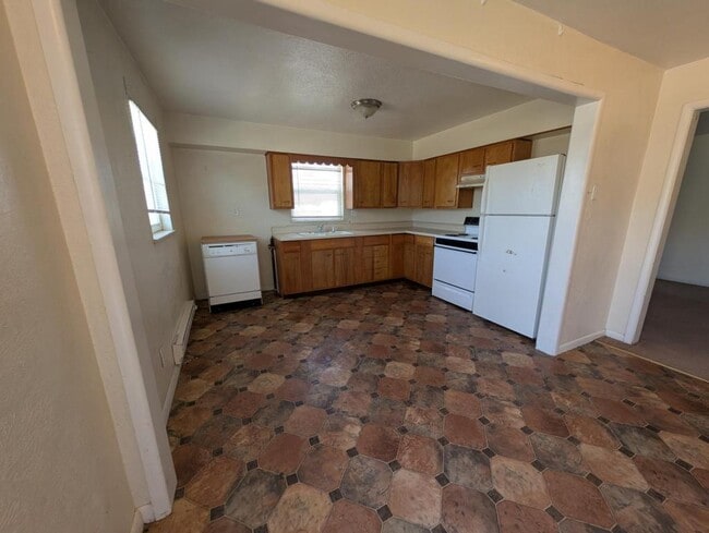 Building Photo - 430 N 2nd Ave