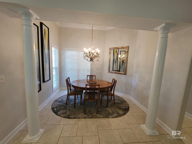 Building Photo - 604 Pinehurst Point