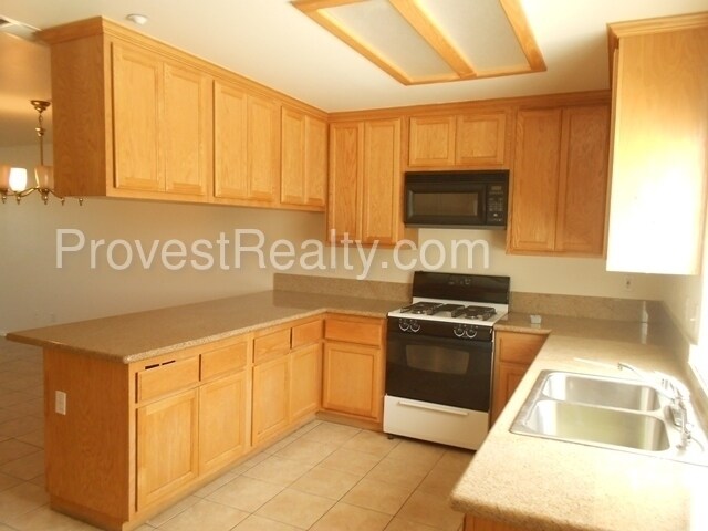 Building Photo - 16675 Zenda St