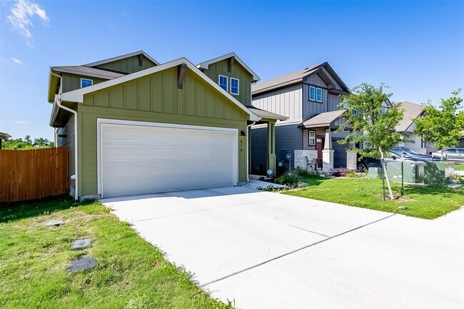 Building Photo - 616 Sungrove Trl