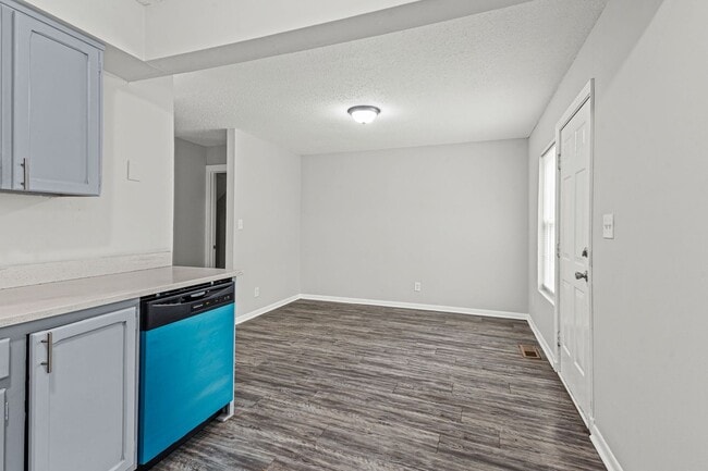 Building Photo - Summer Special! Updated 3BR Townhome with Basement + $250 Off First Month’s Rent