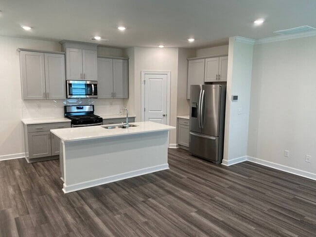 Building Photo - Nice 3 bedroom 2.5 bath