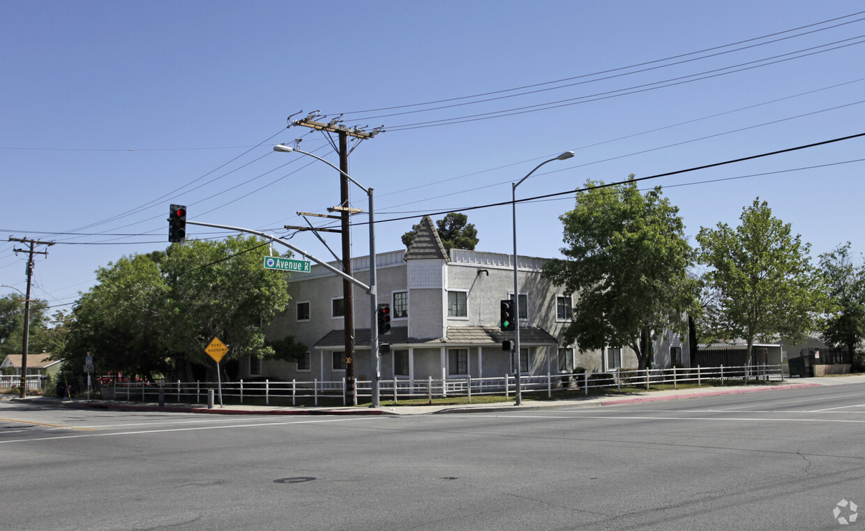 Primary Photo - 1005 E Avenue R
