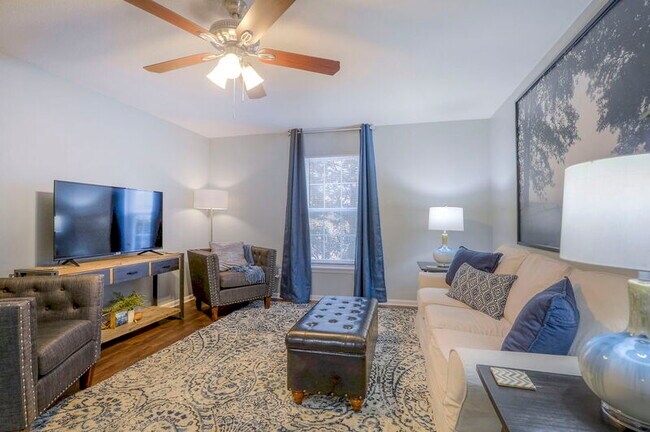 Foto del edificio - 8327 Lowell Ave