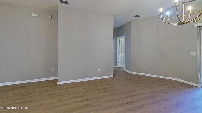 Foto del edificio - 3907 Summer Grove Way N