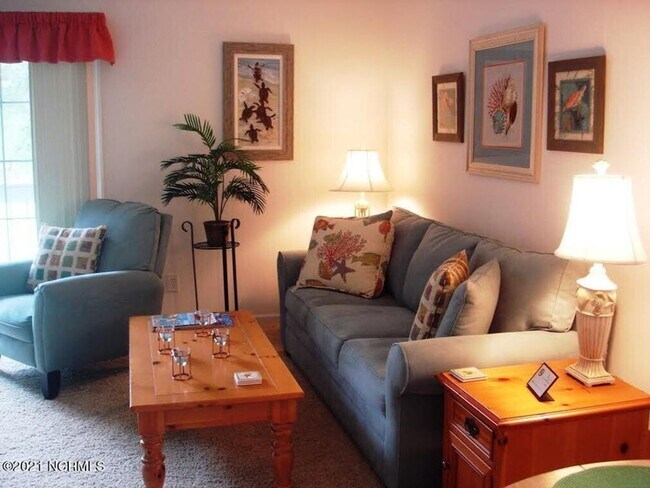 Foto del edificio - FULLY FURNISHED CONDO in sought-after Sea Trail subdivision!