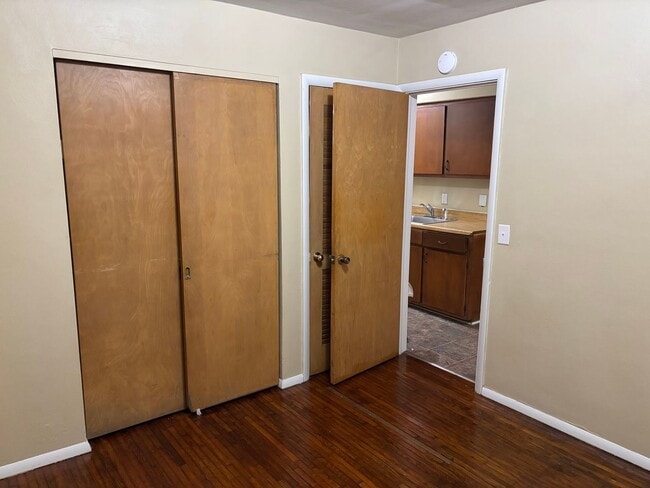 Building Photo - 375 S Detroit Ave