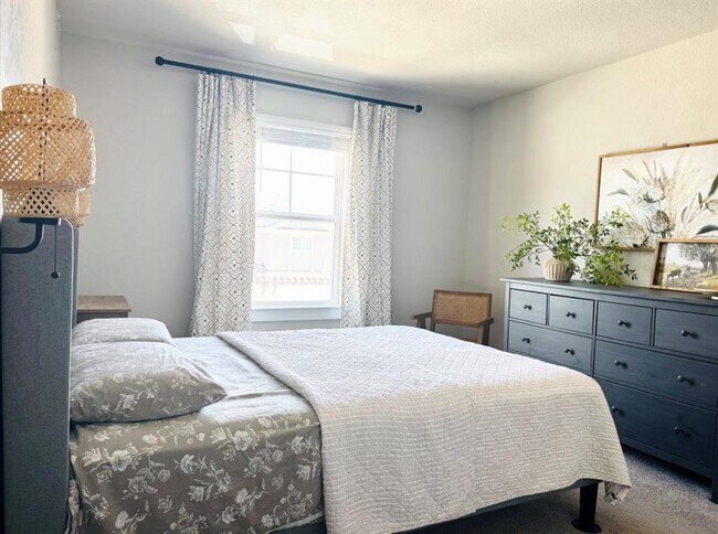 Foto del edificio - 2317 Calvert Dr
